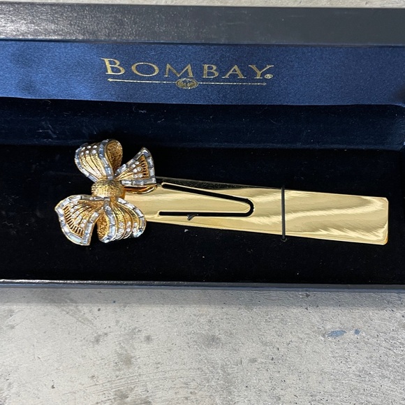 Vintage Bombay Gold Tone Bookmark With Rhinestone Bow NEW Gift Reader Book lover - Picture 2 of 3